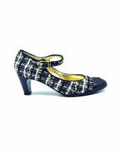 Load image into Gallery viewer, CHANEL Size 6.5 black, white Tweed Tweed Pumps