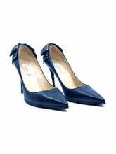 Load image into Gallery viewer, VALENTINO GARAVANI Size 8.5 Black Pumps