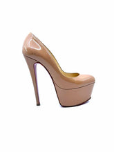 Load image into Gallery viewer, CHRISTIAN LOUBOUTIN Size 7 Nude Patent Leather Solid Pumps