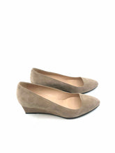 Load image into Gallery viewer, TOD'S Size 7.5 Beige Suede Solid Wedge
