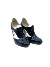 Load image into Gallery viewer, VALENTINO Size 7 black, white Patent Leather Velvet Solid Pumps