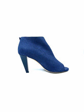 Load image into Gallery viewer, JIMMY CHOO Size 9.5 Navy Leather Pumps