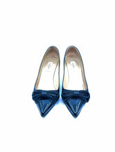 Load image into Gallery viewer, VALENTINO GARAVANI Size 8.5 Black Patent Leather Pumps