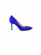 Load image into Gallery viewer, MANOLO BLAHNIK Size 10 Purple Satin Pumps