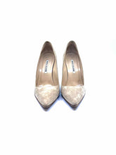Load image into Gallery viewer, MANOLO BLAHNIK Size 9 Taupe Suede Pumps