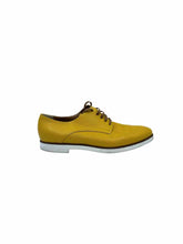 Load image into Gallery viewer, FENDI Size 8.5 Mustard Lizard Oxfords