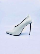Load image into Gallery viewer, SAINT LAURENT Size 8.5 Cream Patent Leather Pumps