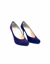 Load image into Gallery viewer, CHRISTIAN LOUBOUTIN Size 9 Grape Suede Pumps