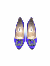 Load image into Gallery viewer, MANOLO BLAHNIK Size 10 Purple Satin Pumps