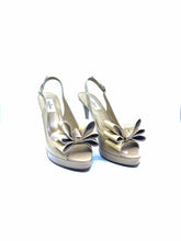 Load image into Gallery viewer, VALENTINO GARAVANI Size 9.5 Nude Patent Leather Pumps