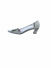 Load image into Gallery viewer, ROGER VIVIER Size 7.5 Ivory Patent Leather Plastic Solid Pumps