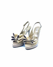 Load image into Gallery viewer, VALENTINO GARAVANI Size 9.5 Nude Patent Leather Pumps