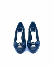 Load image into Gallery viewer, CHRISTIAN DIOR Size 9 Black Leather Quilted Pumps