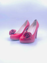 Load image into Gallery viewer, LOEFFLER RANDALL Size 5 Red Pumps