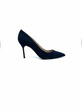 Load image into Gallery viewer, MANOLO BLAHNIK Size 9.5 Black Crepe Pumps