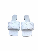 Load image into Gallery viewer, BOTTEGA VENETA Size 9.5 White Leather Woven Slide