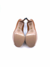 Load image into Gallery viewer, GUCCI Size 9 Camel Patent Leather Pumps