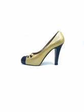 Load image into Gallery viewer, CHANEL Size 11 Black & Gold Patent Leather Pumps
