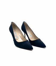 Load image into Gallery viewer, MANOLO BLAHNIK Size 9.5 Black Crepe Pumps