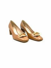 Load image into Gallery viewer, STUART WEITZMAN Size 10.5 Beige Leather Pumps