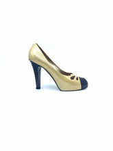 Load image into Gallery viewer, CHANEL Size 11 Black & Gold Patent Leather Pumps