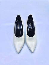 Load image into Gallery viewer, SAINT LAURENT Size 8.5 Cream Patent Leather Pumps