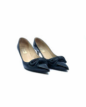 Load image into Gallery viewer, VALENTINO GARAVANI Size 8.5 Black Patent Leather Pumps
