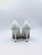 Load image into Gallery viewer, MIU MIU Size 9 Black & White Leather Pumps