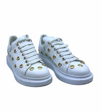 Load image into Gallery viewer, ALEXANDER MCQUEEN Size 9 White Sneakers