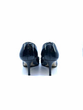 Load image into Gallery viewer, VALENTINO GARAVANI Size 8.5 Black Patent Leather Pumps