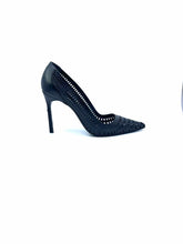 Load image into Gallery viewer, MANOLO BLAHNIK Size 9 Black Leather Pumps