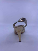 Load image into Gallery viewer, LOUIS VUITTON Size 5.5 Gold Leather Sandals
