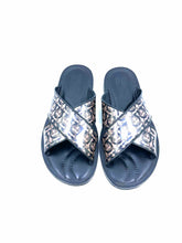 Load image into Gallery viewer, SALVATORE FERRAGAMO Size 7 Black & tan Men's Sandals
