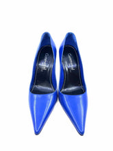 Load image into Gallery viewer, GUNMETAL Size 6 Blue Leather Pumps
