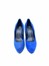 Load image into Gallery viewer, GIUSEPPE ZANOTTI Size 7 Blue Suede Pumps