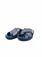 Load image into Gallery viewer, SALVATORE FERRAGAMO Size 7 Black & tan Men's Sandals