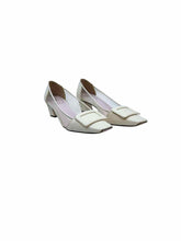 Load image into Gallery viewer, ROGER VIVIER Size 7.5 Ivory Patent Leather Plastic Solid Pumps
