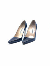 Load image into Gallery viewer, MANOLO BLAHNIK Size 8 Brown Patent Leather Solid Pumps