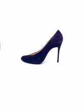 Load image into Gallery viewer, CHRISTIAN LOUBOUTIN Size 9 Grape Suede Pumps