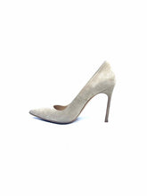 Load image into Gallery viewer, MANOLO BLAHNIK Size 9 Taupe Suede Pumps