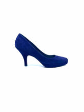 Load image into Gallery viewer, PRADA Size 8 Purple Suede Pumps