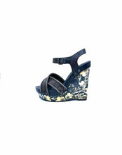 Load image into Gallery viewer, BOTTEGA VENETA Size 7.5 Brown Wedge