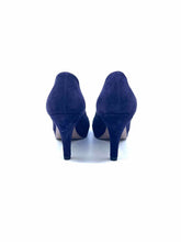 Load image into Gallery viewer, PRADA Size 8 Purple Suede Pumps