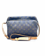 Load image into Gallery viewer, LOUIS VUITTON Nile Brown Coated canvas Monogram Handbag