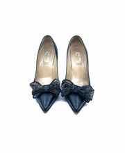 Load image into Gallery viewer, VALENTINO GARAVANI Size 8.5 Black Leather Pumps