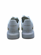 Load image into Gallery viewer, ALEXANDER MCQUEEN Size 9 White Sneakers
