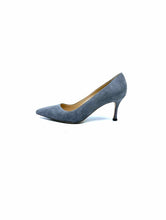 Load image into Gallery viewer, MANOLO BLAHNIK Size 5 Grey Suede Solid Pumps