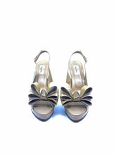 Load image into Gallery viewer, VALENTINO GARAVANI Size 9.5 Nude Patent Leather Pumps