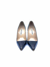 Load image into Gallery viewer, MANOLO BLAHNIK Size 8 Brown Patent Leather Solid Pumps