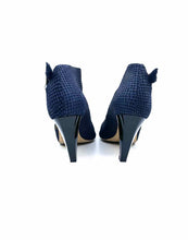 Load image into Gallery viewer, JIMMY CHOO Size 9.5 Navy Leather Pumps
